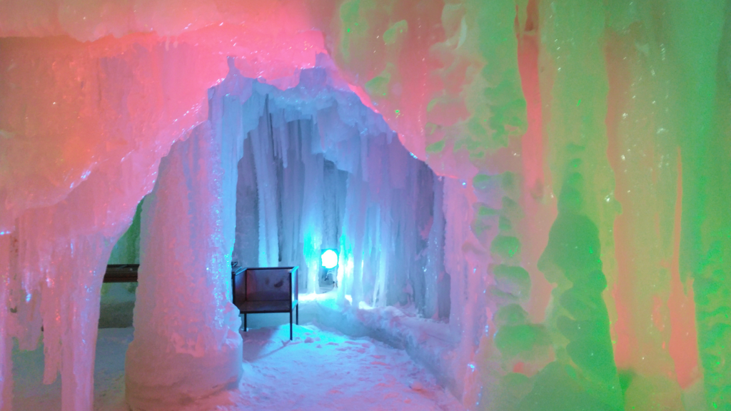 【北海道冬の絶景】「層雲峡温泉氷瀑まつり」／家族で一度は行きたい冬の観光イベント