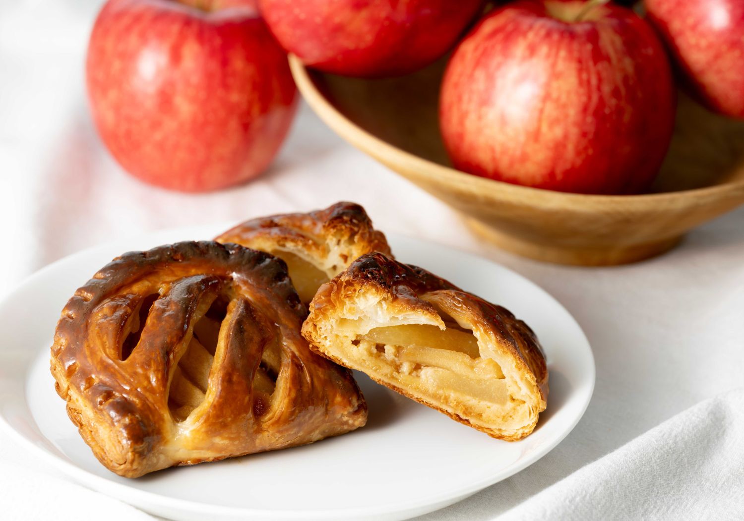 【ブランジェ浅野屋】季節ごとに移り変わる長野県産の“旬りんご”がバトンをつなぐ「アップルパイリレー2025-2026」