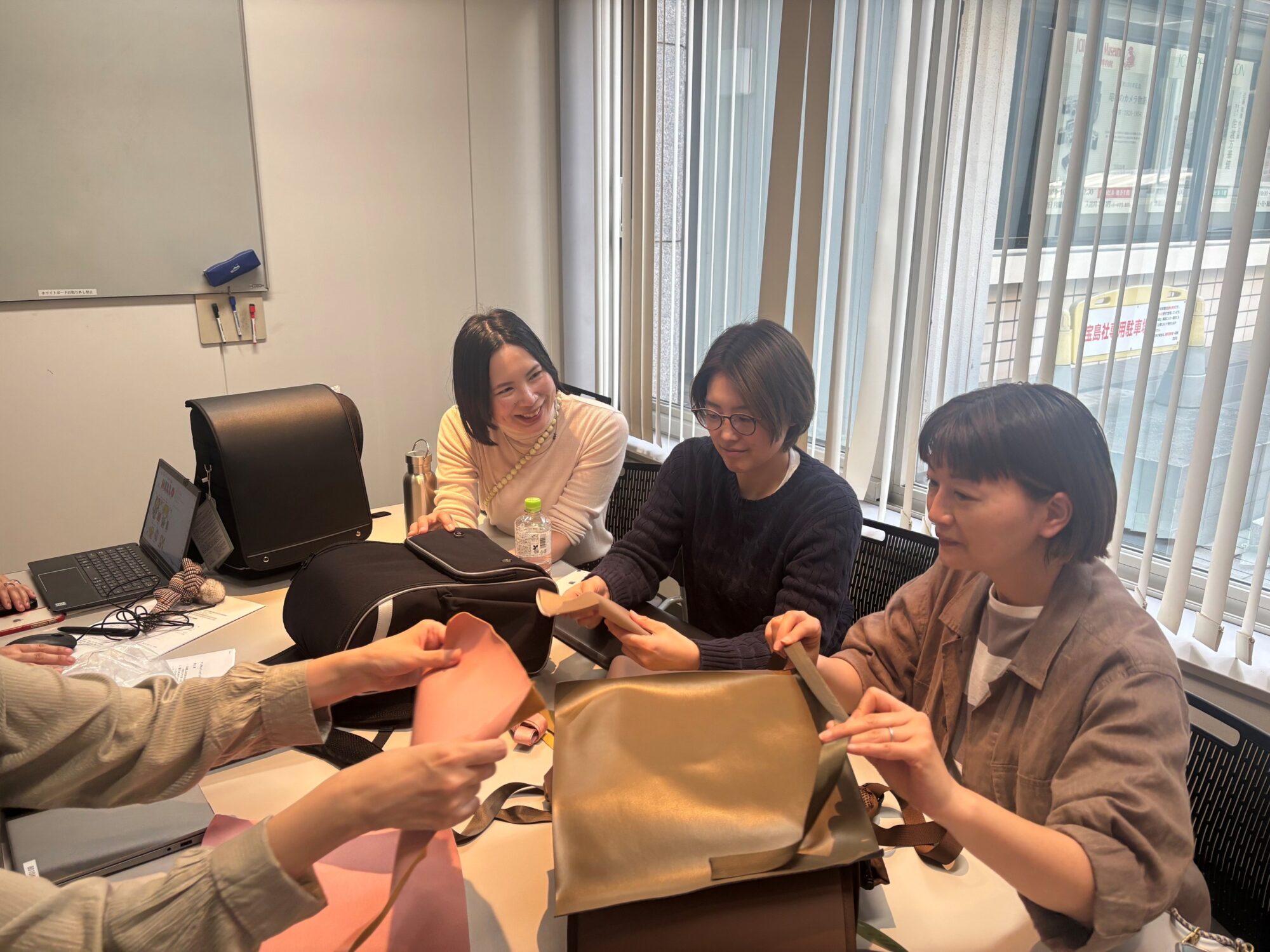 【最新ランドセル型リュック】軽量でおしゃれ!『LEAFY』の魅力 卒業後も使える リンネル編集部が監修!