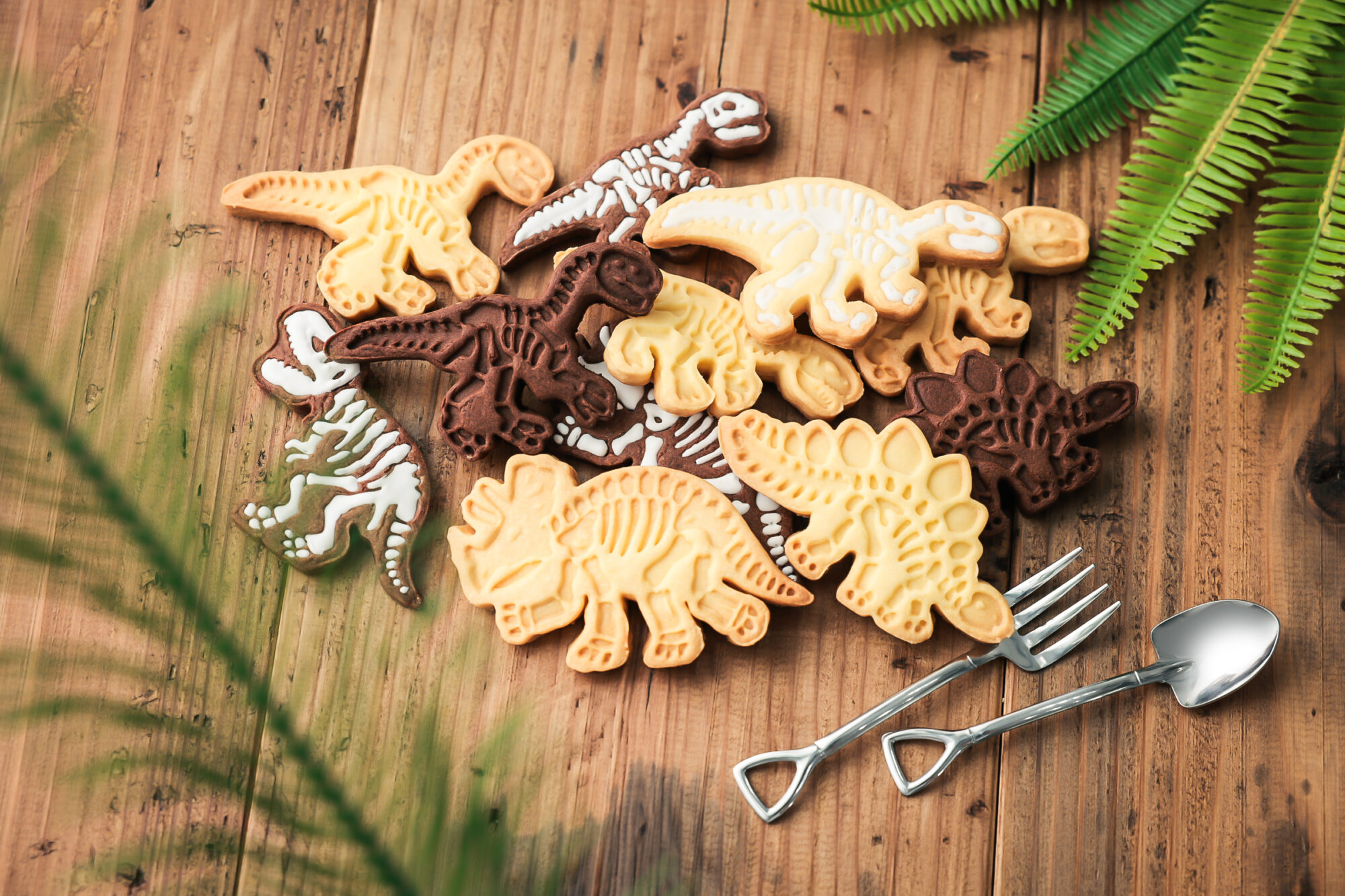 恐竜クッキー型が付録！福井県立恐竜博物館と作った！恐竜の化石がおうちで作れるクッキー型BOOK