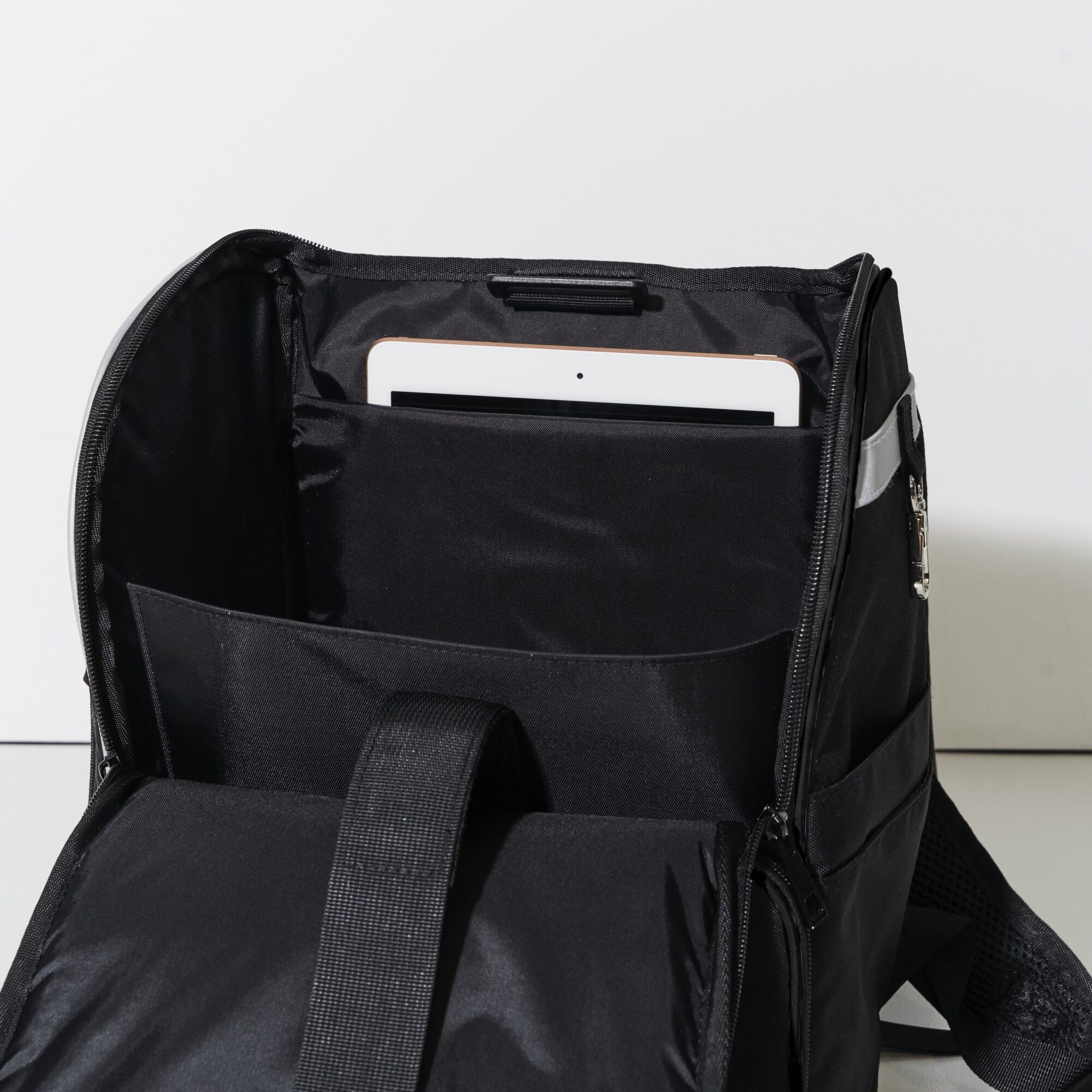 【最新ランドセル型リュック】軽量でおしゃれ!『LEAFY』の魅力 卒業後も使える リンネル編集部が監修!